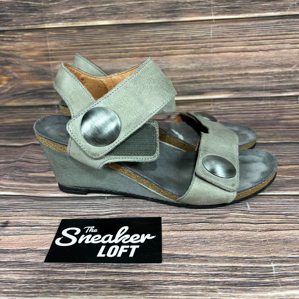 Taos Carousel 2 Women's Leather Wedge Gray Sandals